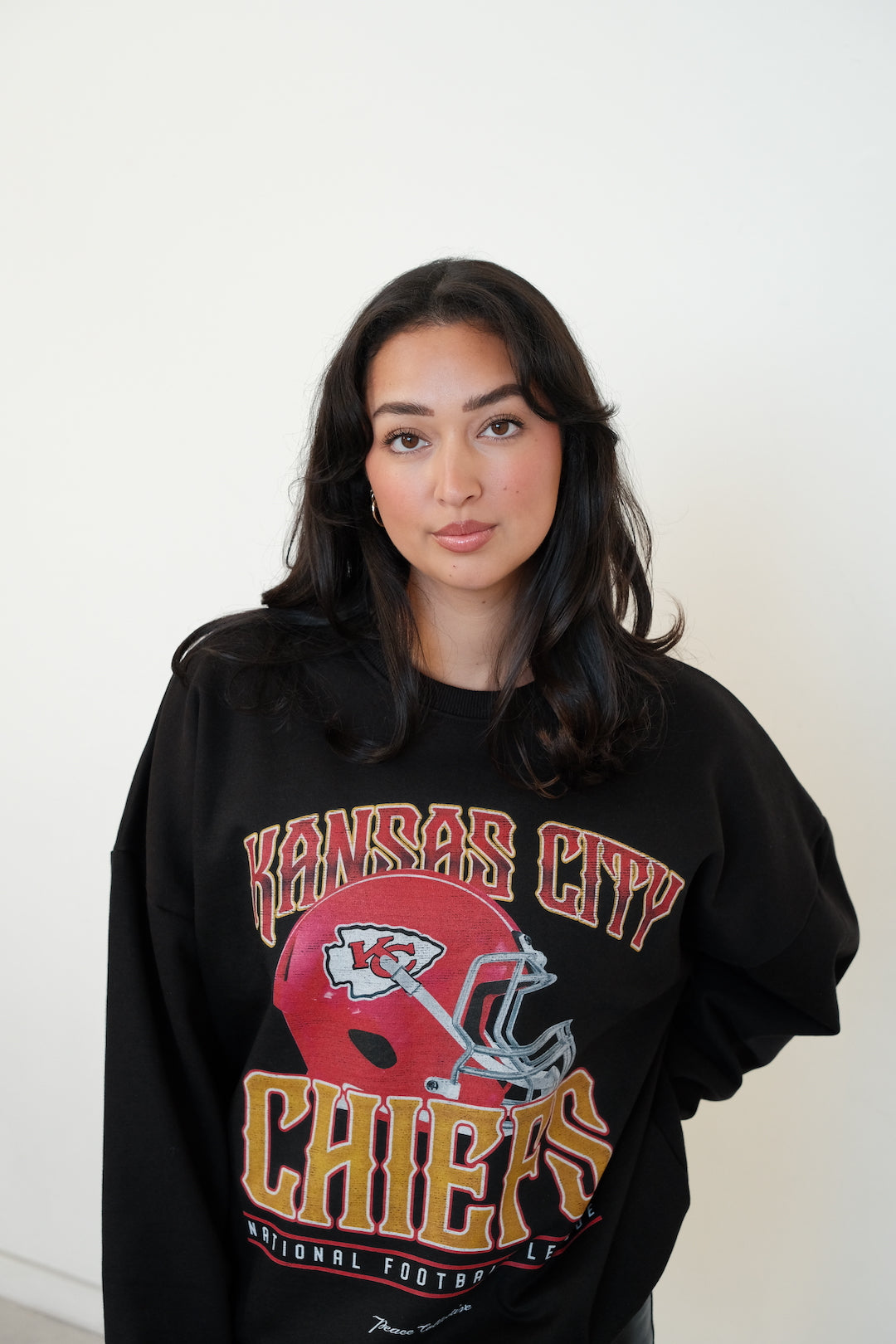 Kansas City Chiefs Helmet SuperHeavy™️ Crewneck - Off Black