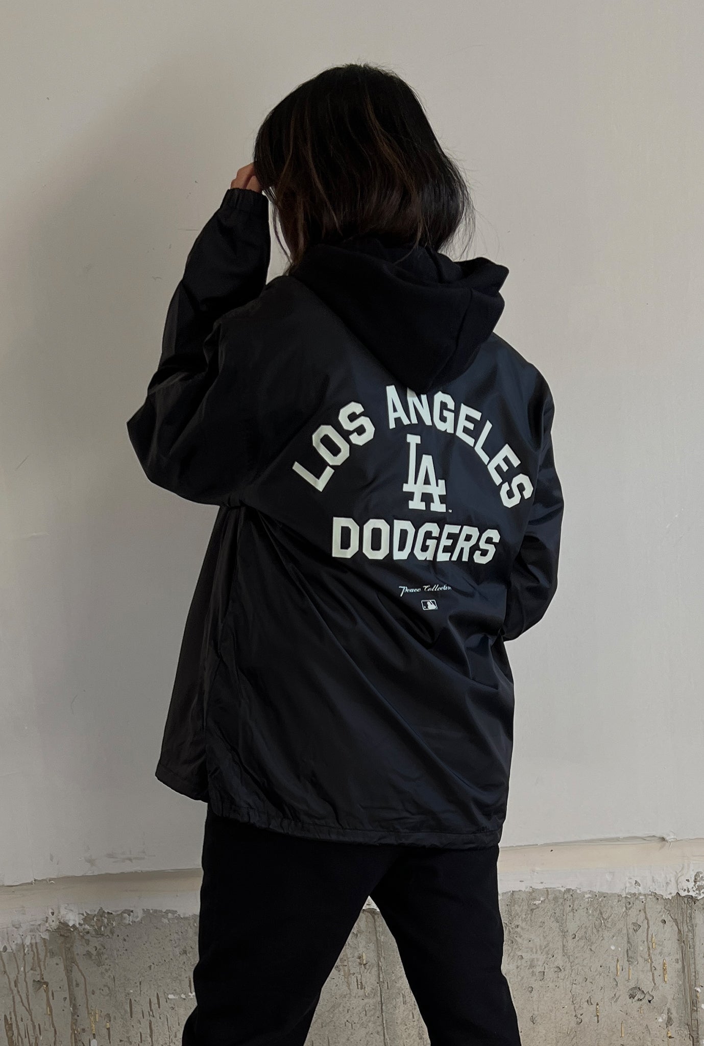 Los Angeles Dodgers Essential Coach Jacket - Black