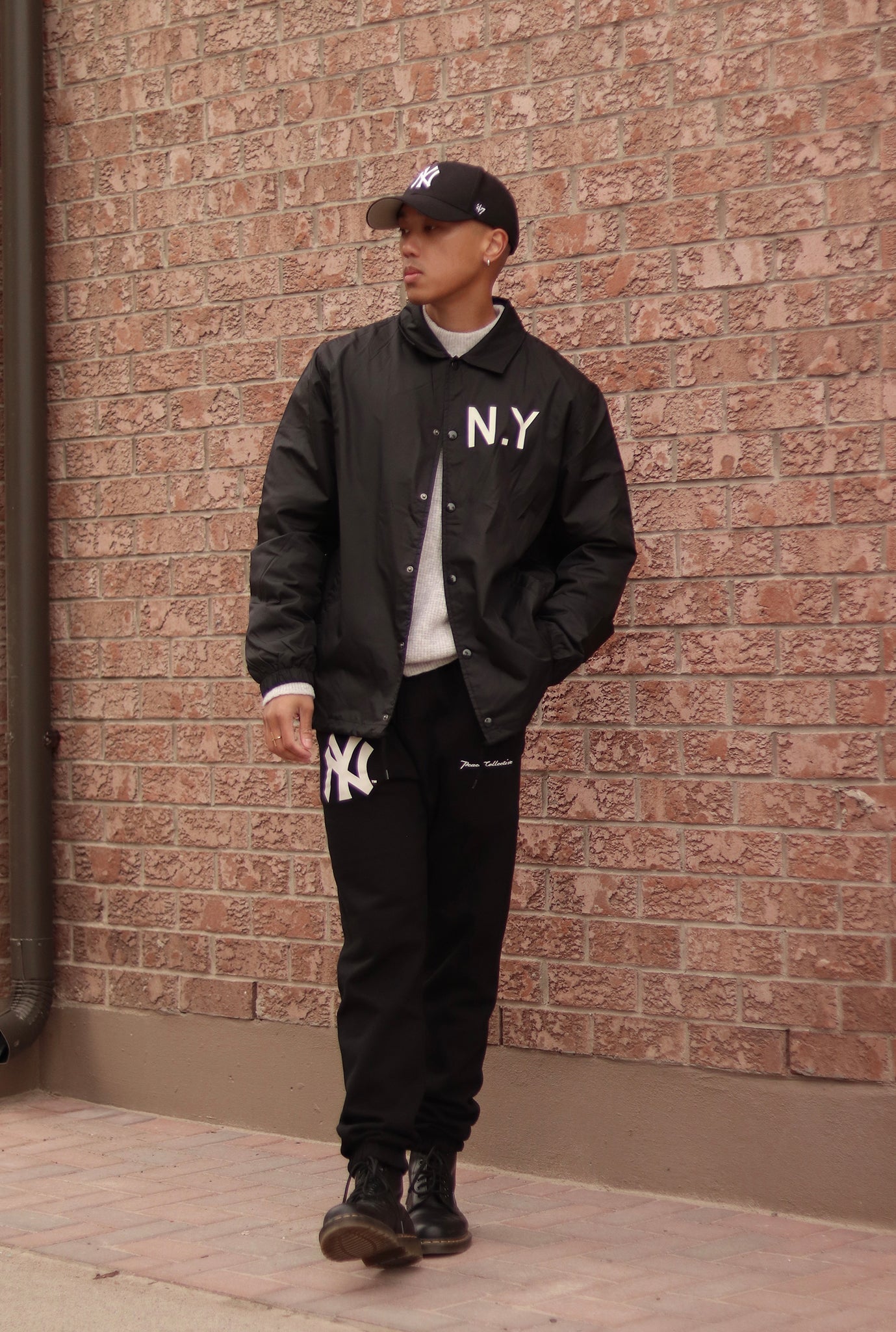 New York Yankees Essential Coach Jacket - Black