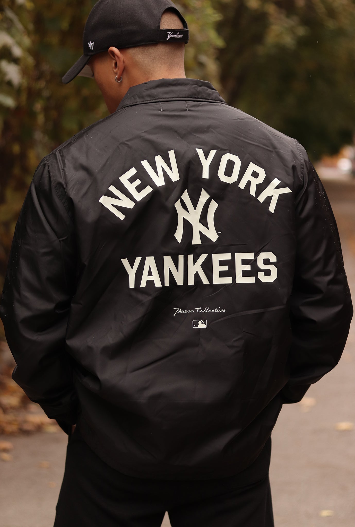 New York Yankees Essential Coach Jacket - Black