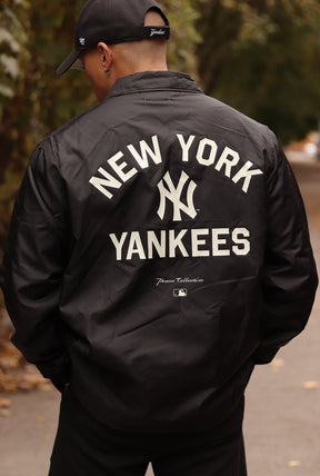 New York Yankees Essential Coach Jacket - Black