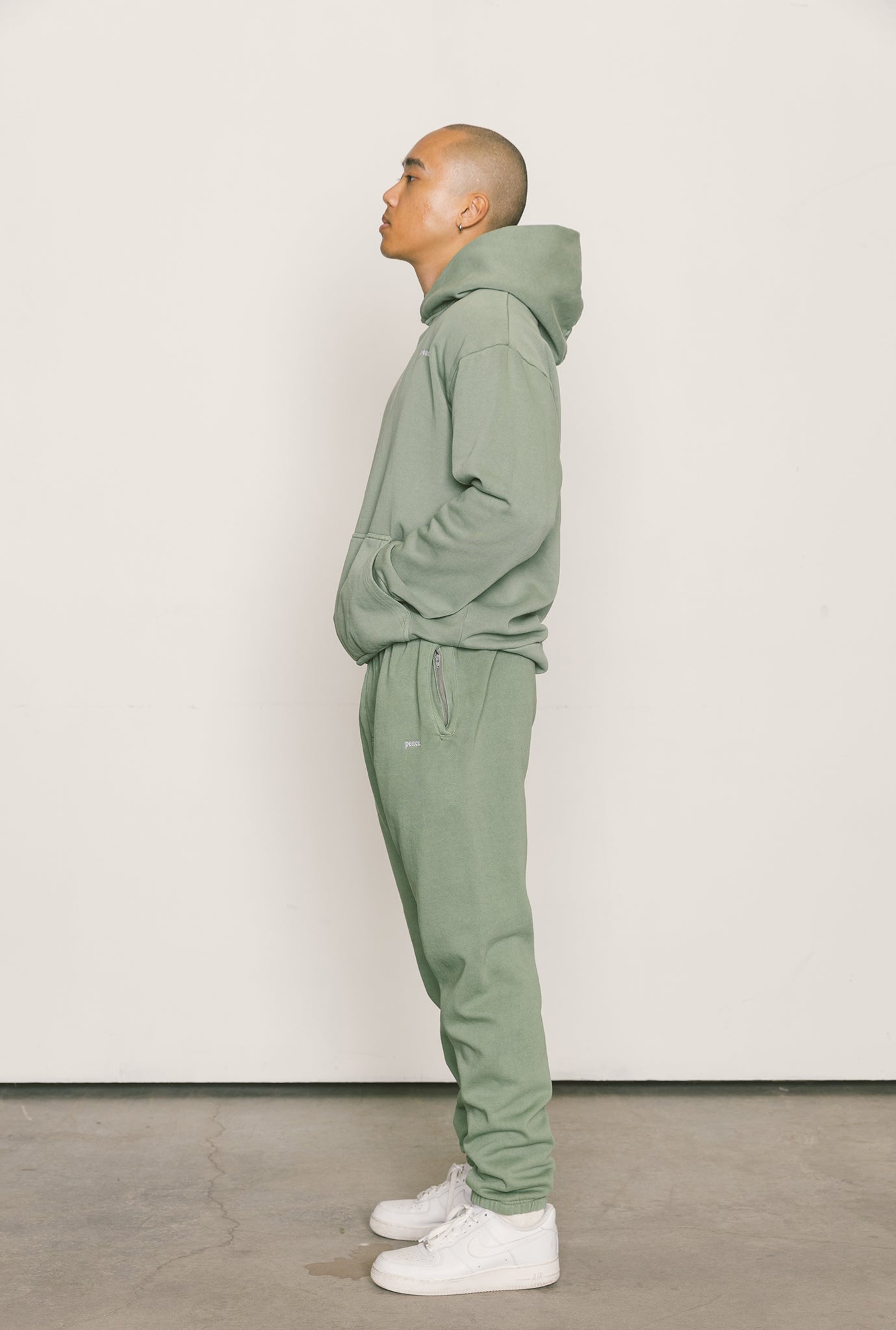 Peace Heavyweight Jogger - Oil Green