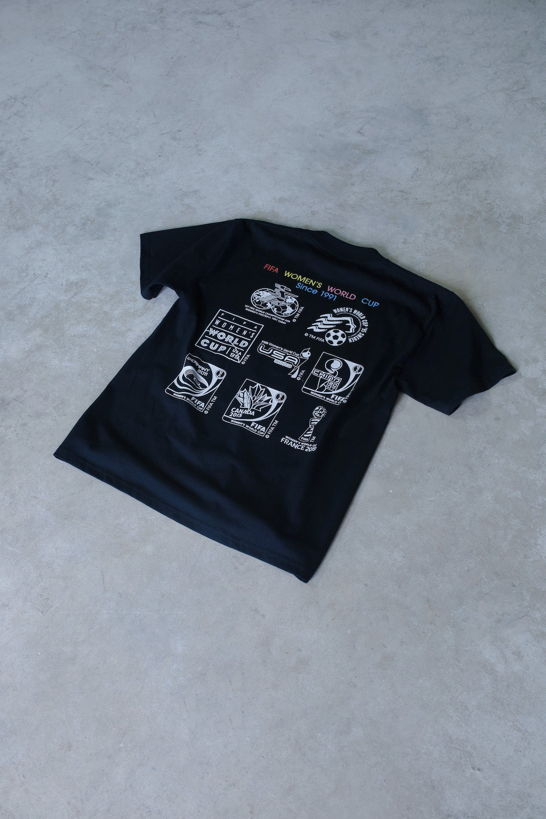 The World is at Her Feet Heavyweight T-Shirt - Washed Black