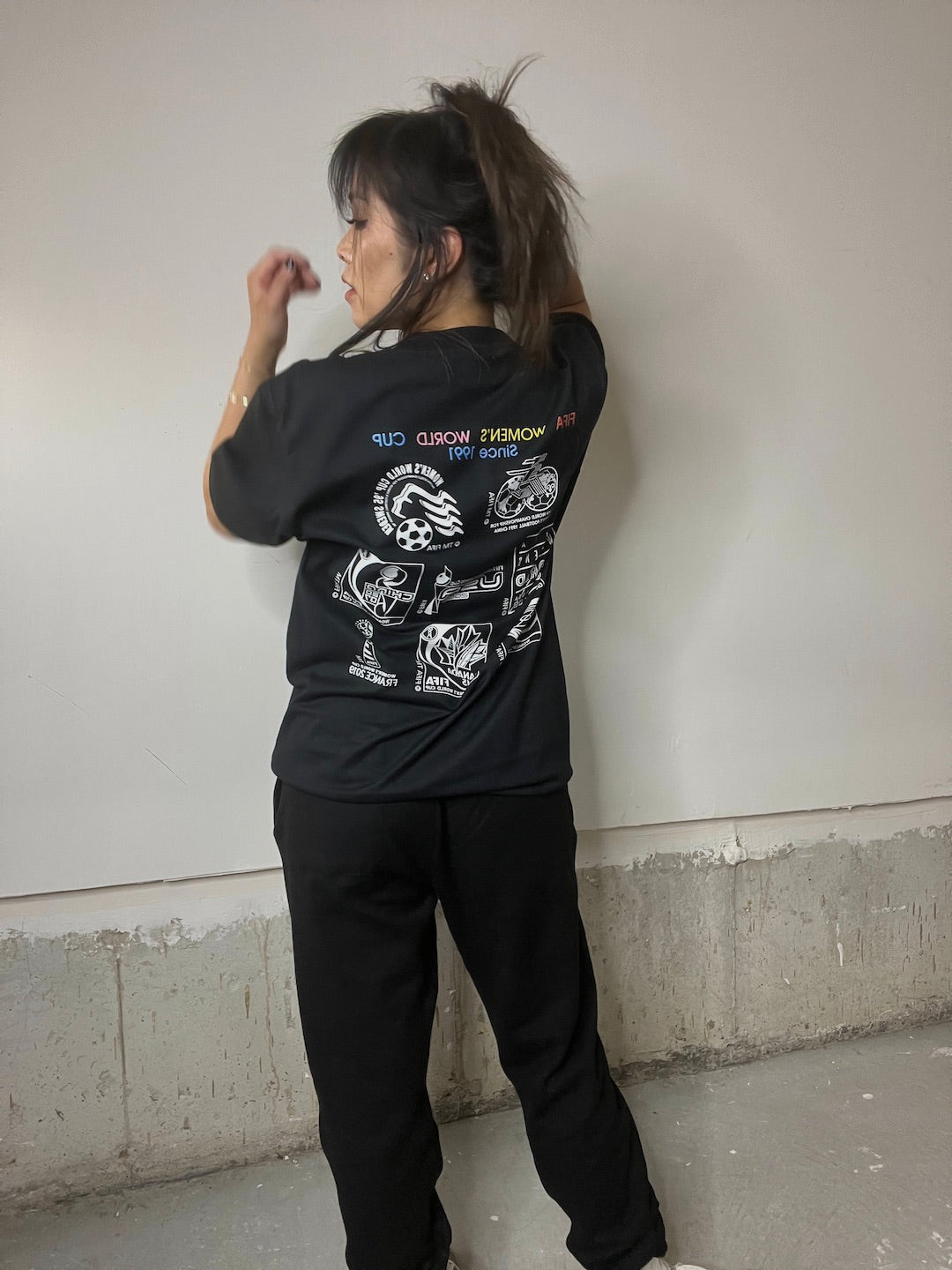 The World is at Her Feet Heavyweight T-Shirt - Washed Black