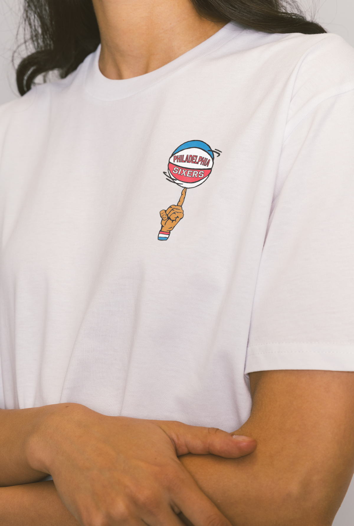 T-Shirt Philadelphie 76ers Spinning Ball Logo - Blanc