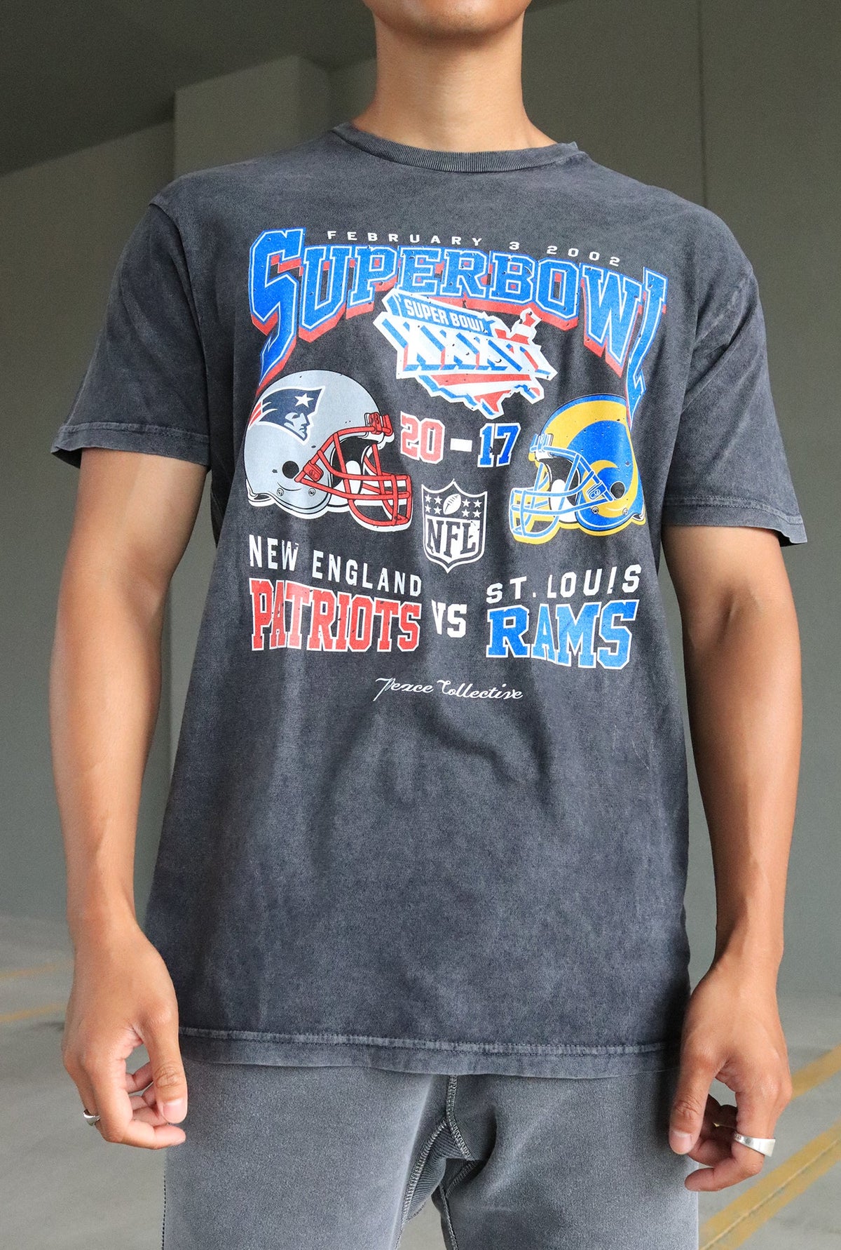 Super Bowl XXXVI: New England Patriots vs St. Louis Rams Stonewashed T-Shirt - Black