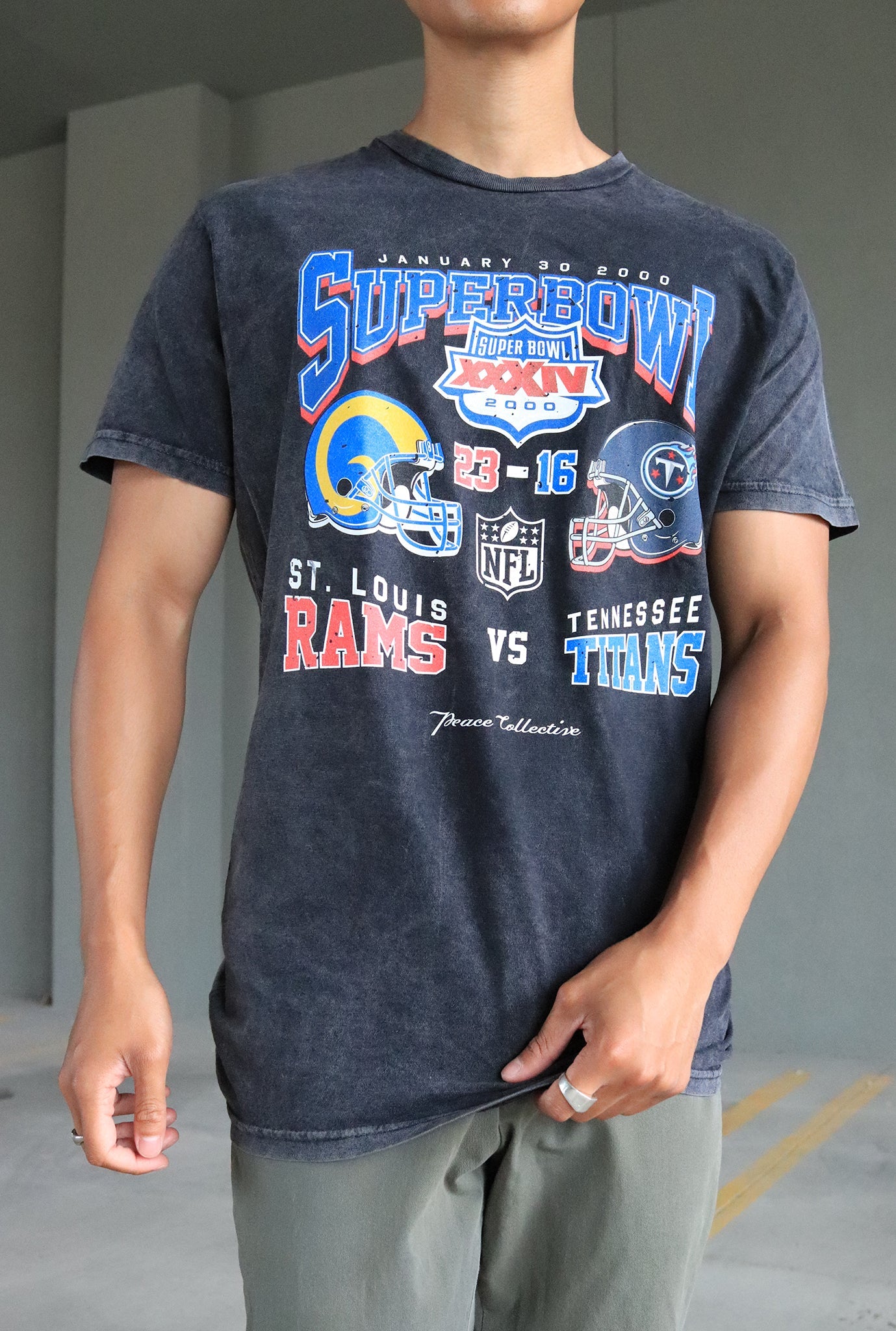 Super Bowl XXXIV: St. Louis Rams vs. Tennessee Titans Stonewashed T-Shirt - Black